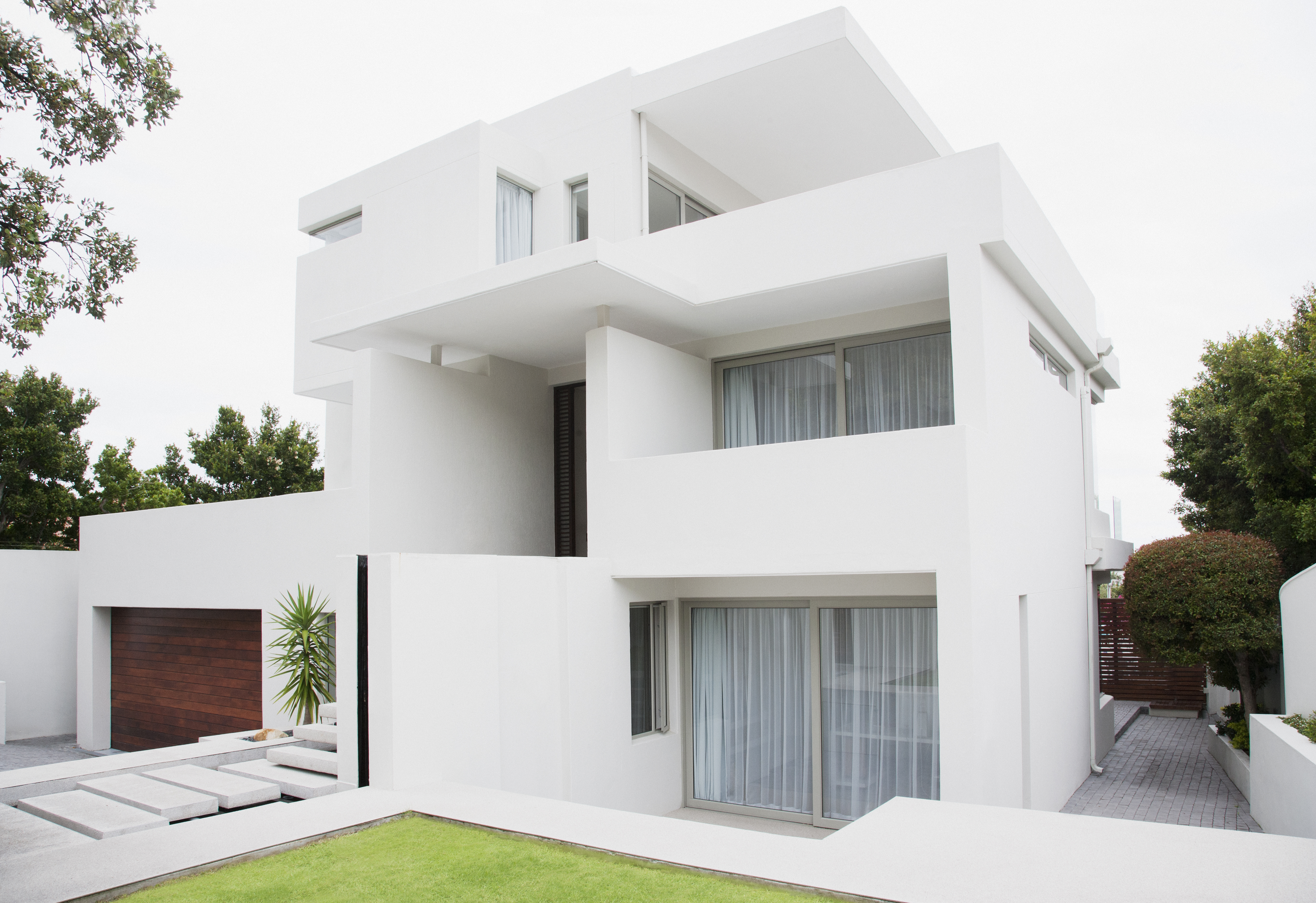 Residencia blanca contemporánea