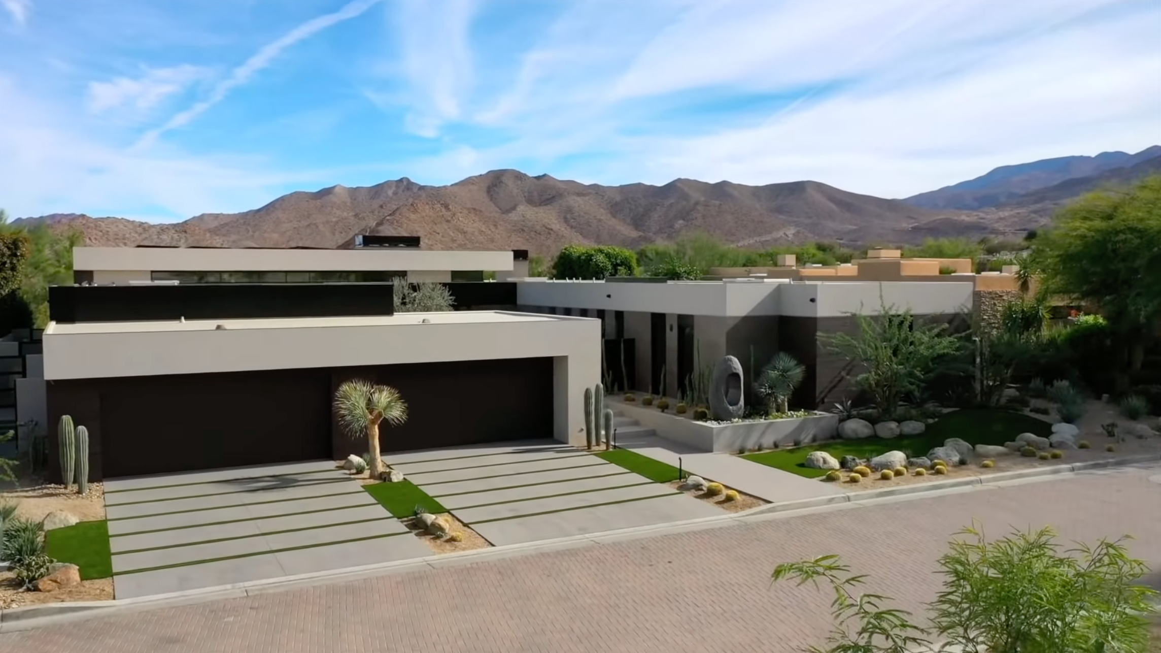 Casa moderna en el desierto